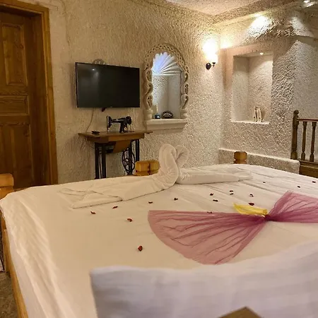 Abu Hayat Cave Hotel